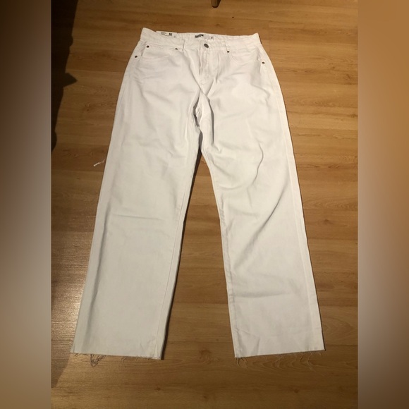 GARAGE NWT- slouchy white jean- Sz 30 - Picture 1 of 4